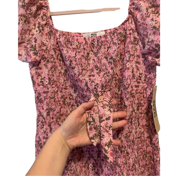 🍄 Smocked Cut-Out Dress NWT Madden NYC Junior Large Short Puffy Sleeves Floral - Picture 5 of 11